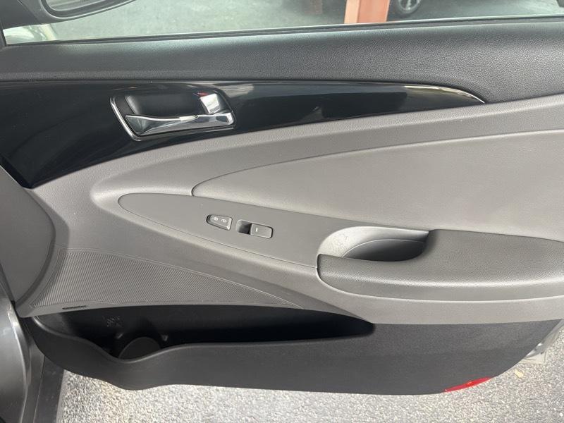 Hyundai Sonata Limited Auto 2011