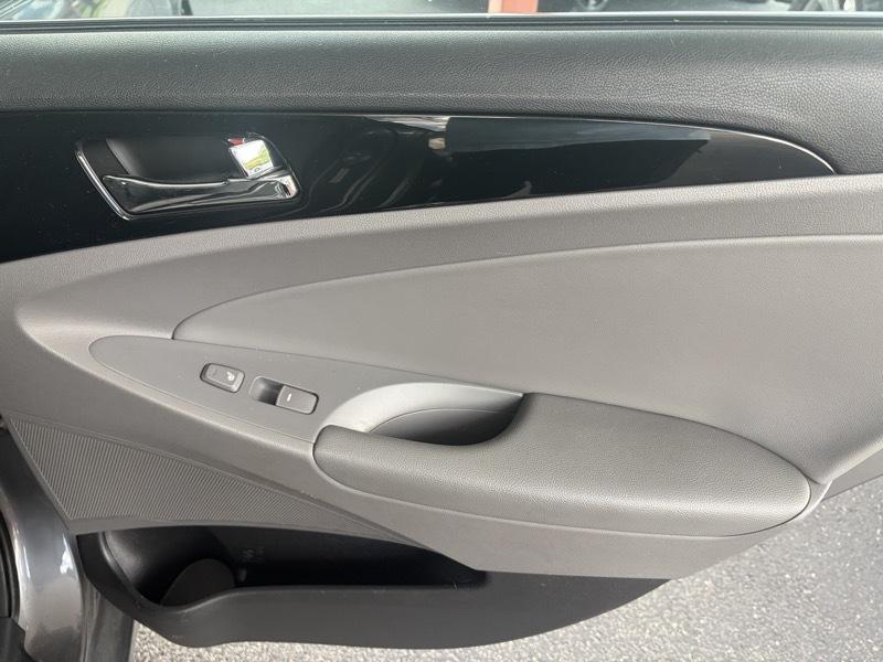 Hyundai Sonata Limited Auto 2011