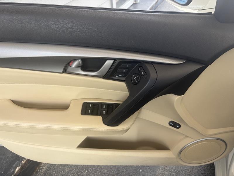 Acura TL 5-Speed AT with Tech Package 2010