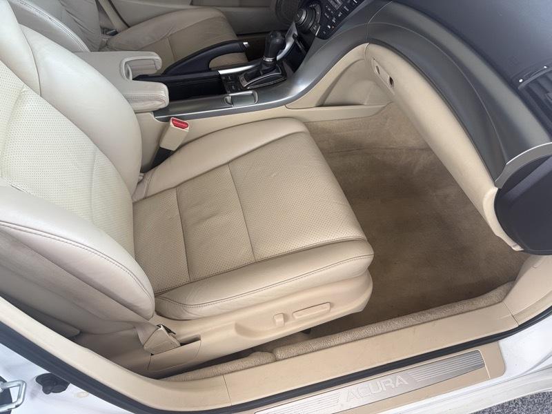 Acura TL 5-Speed AT with Tech Package 2010