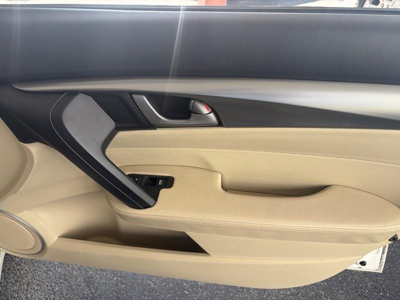 Acura TL 5-Speed AT with Tech Package 2010