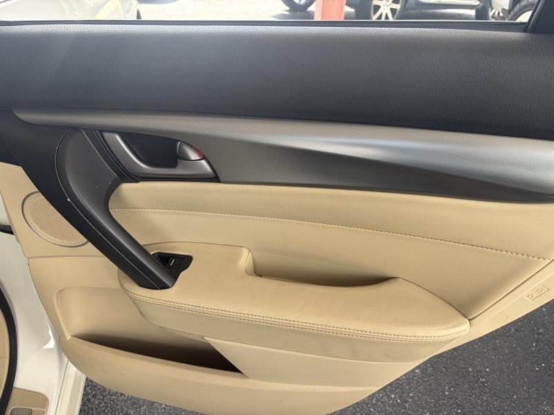 Acura TL 5-Speed AT with Tech Package 2010