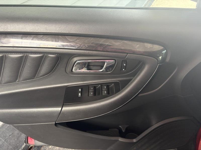 Ford Taurus Limited FWD 2012