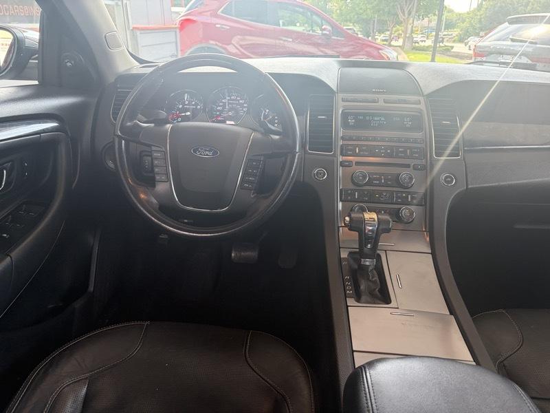 Ford Taurus Limited FWD 2012