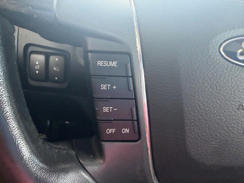 Ford Taurus Limited FWD 2012