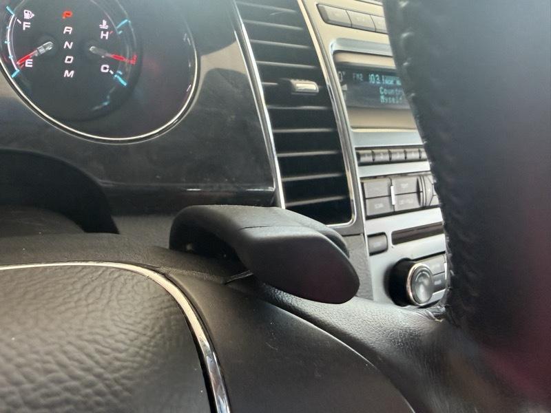 Ford Taurus Limited FWD 2012