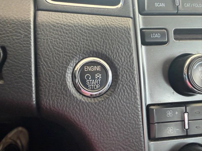 Ford Taurus Limited FWD 2012