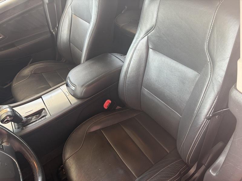 Ford Taurus Limited FWD 2012