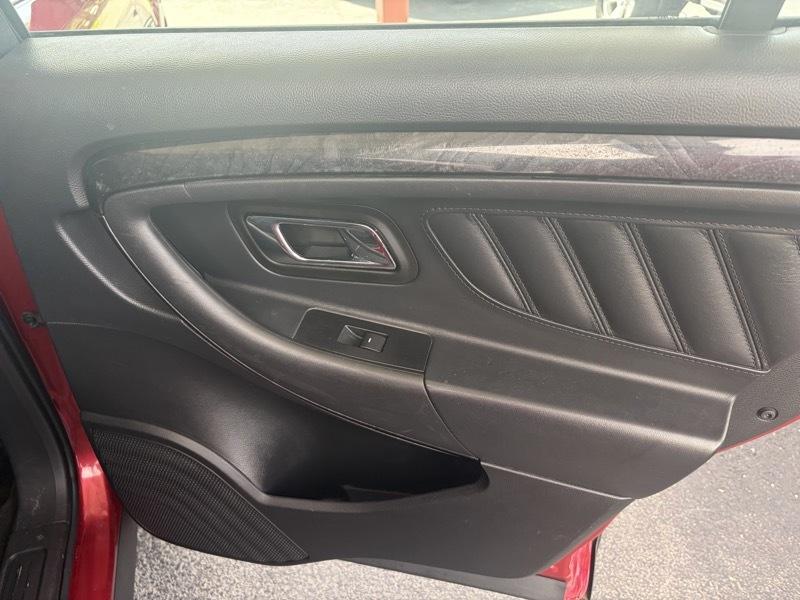 Ford Taurus Limited FWD 2012