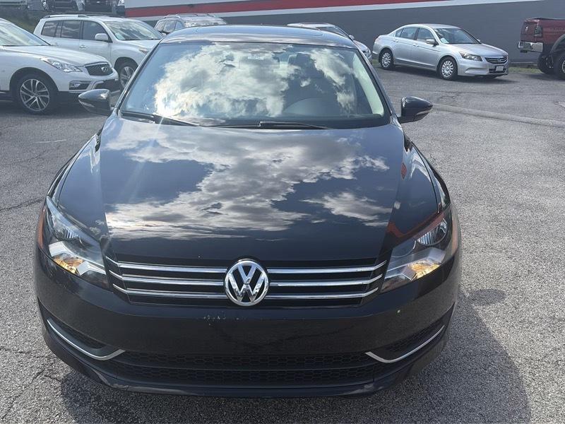 Volkswagen Passat 2.5L SE MT 2012
