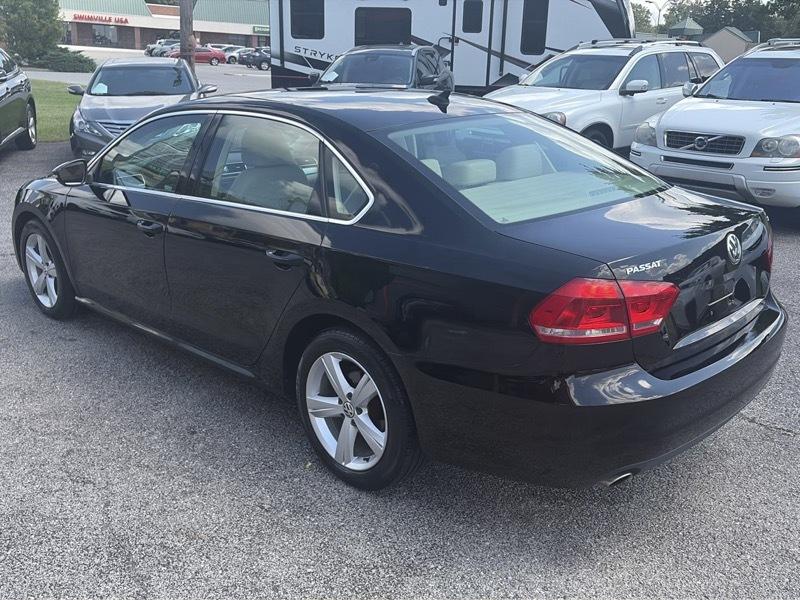Volkswagen Passat 2.5L SE MT 2012
