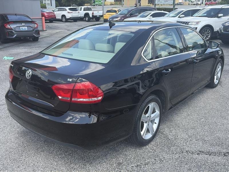 Volkswagen Passat 2.5L SE MT 2012