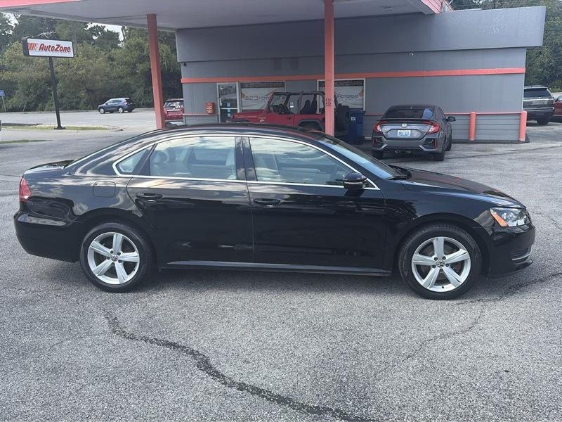 Volkswagen Passat 2.5L SE MT 2012