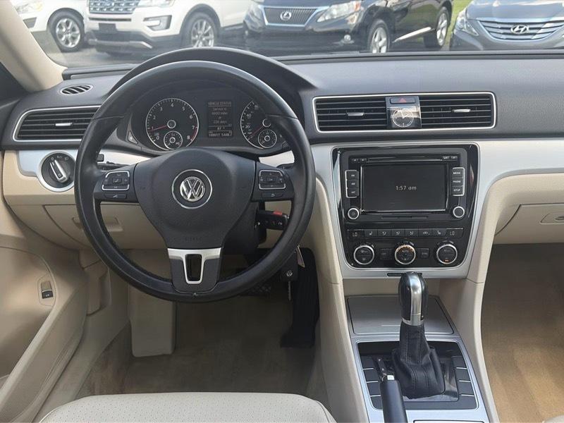 Volkswagen Passat 2.5L SE MT 2012