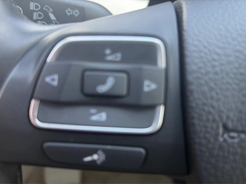 Volkswagen Passat 2.5L SE MT 2012
