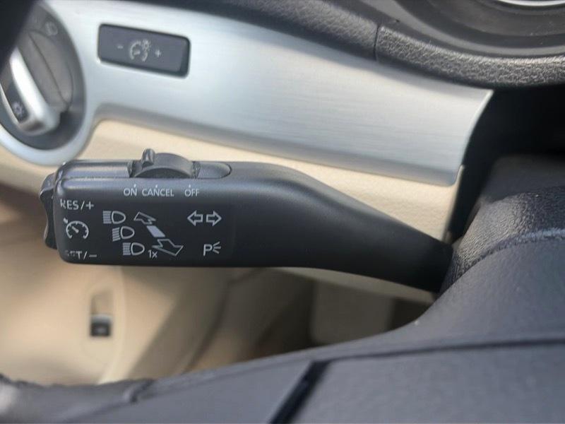 Volkswagen Passat 2.5L SE MT 2012