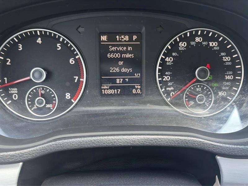 Volkswagen Passat 2.5L SE MT 2012