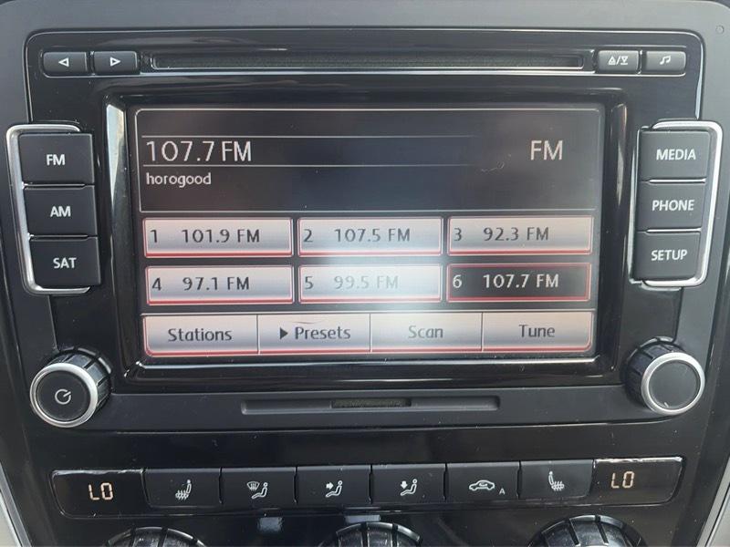 Volkswagen Passat 2.5L SE MT 2012
