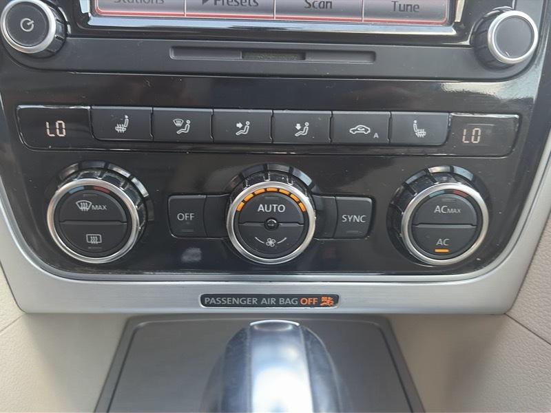 Volkswagen Passat 2.5L SE MT 2012