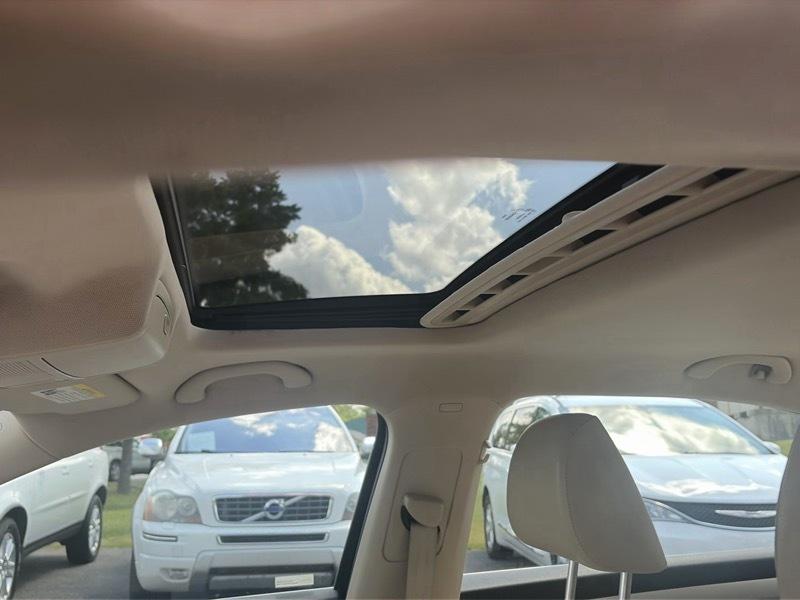 Volkswagen Passat 2.5L SE MT 2012