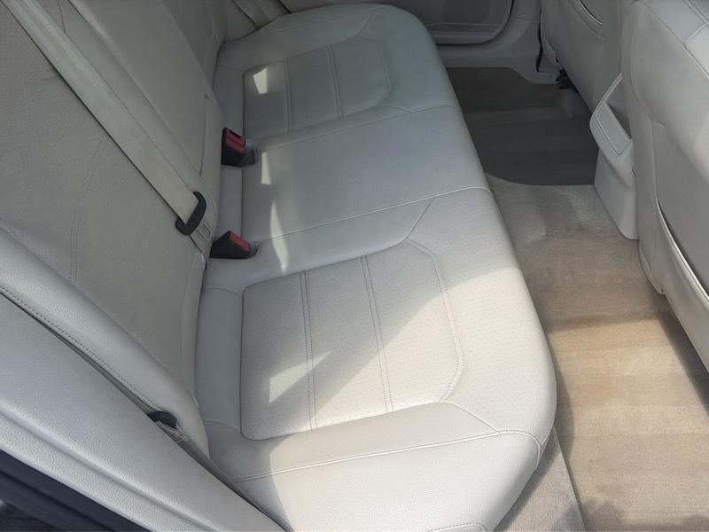 Volkswagen Passat 2.5L SE MT 2012