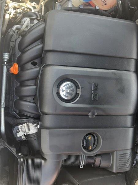 Volkswagen Passat 2.5L SE MT 2012
