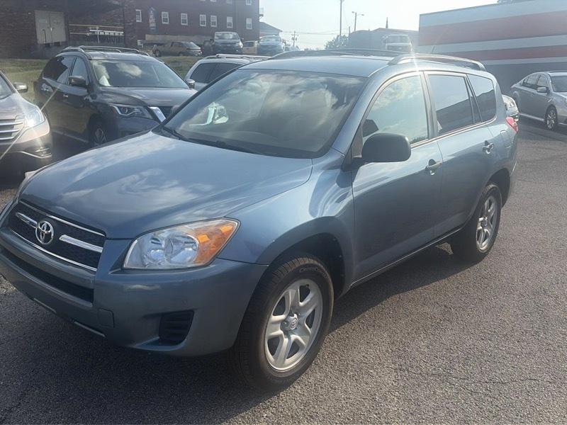 Toyota RAV4 Base I4 4WD 2012