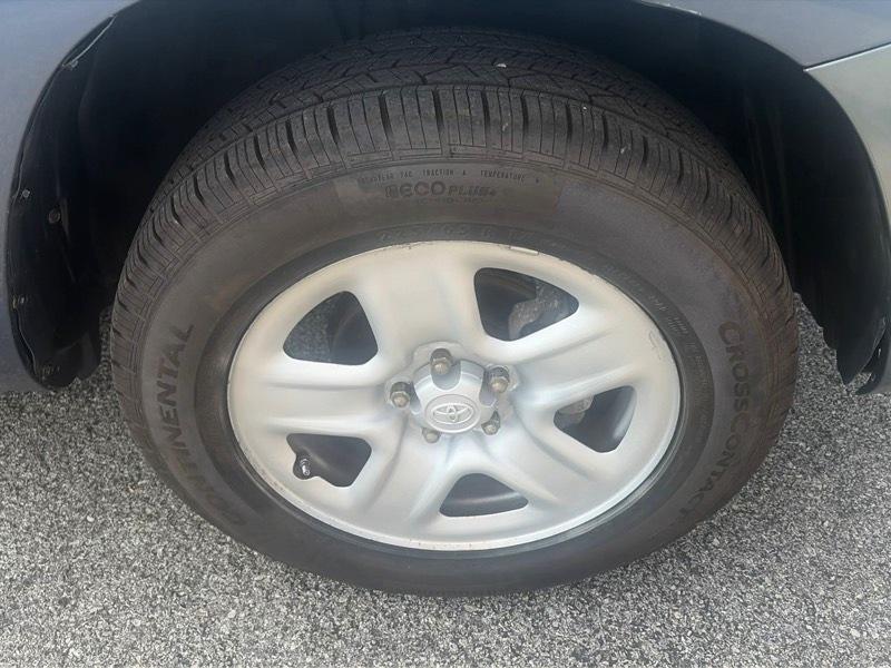 Toyota RAV4 Base I4 4WD 2012