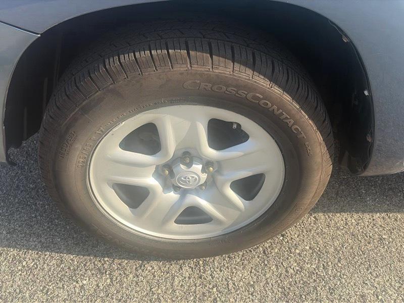 Toyota RAV4 Base I4 4WD 2012