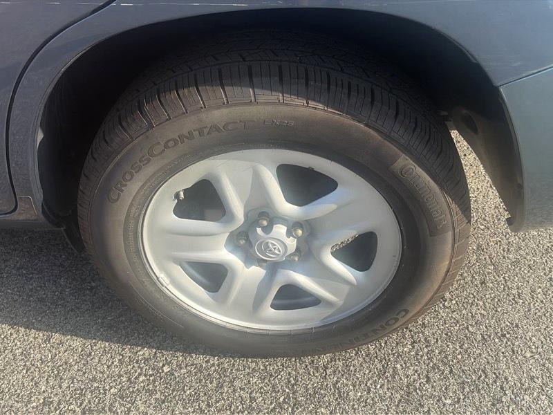 Toyota RAV4 Base I4 4WD 2012