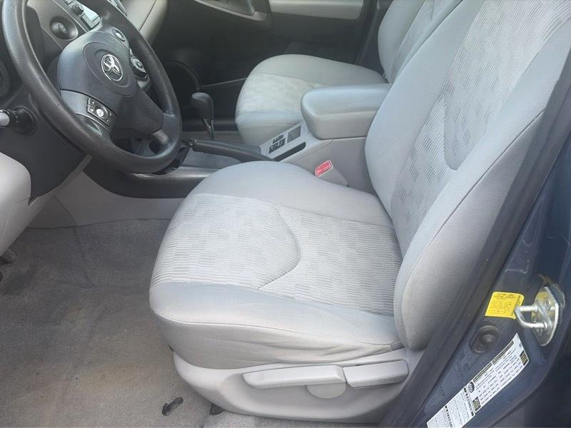 Toyota RAV4 Base I4 4WD 2012