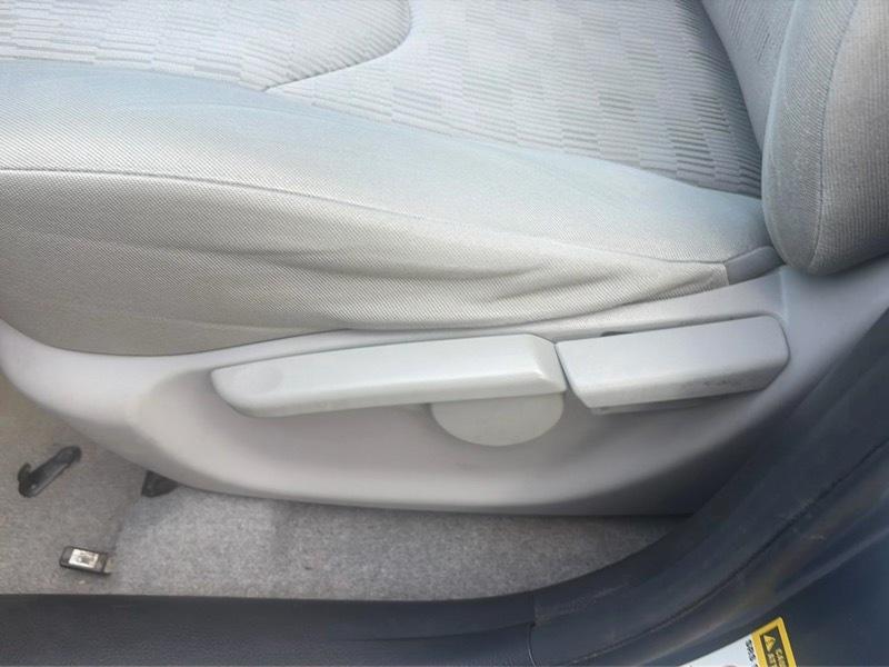 Toyota RAV4 Base I4 4WD 2012