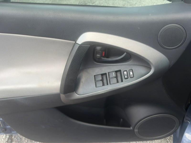 Toyota RAV4 Base I4 4WD 2012