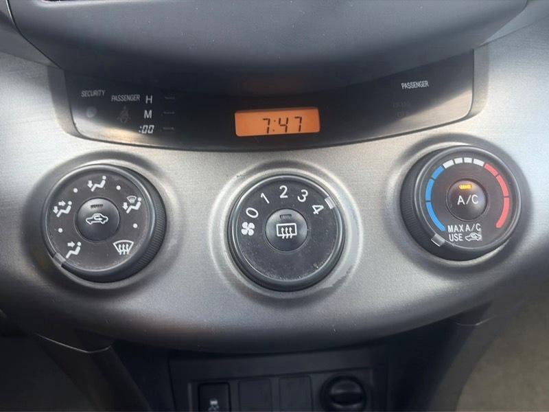 Toyota RAV4 Base I4 4WD 2012