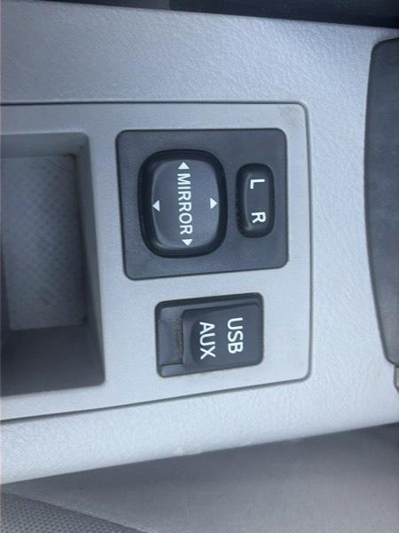 Toyota RAV4 Base I4 4WD 2012