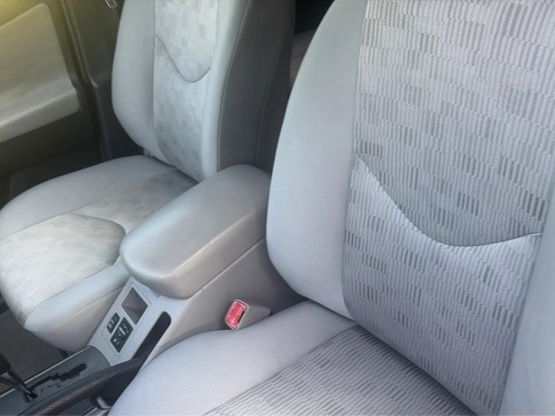 Toyota RAV4 Base I4 4WD 2012