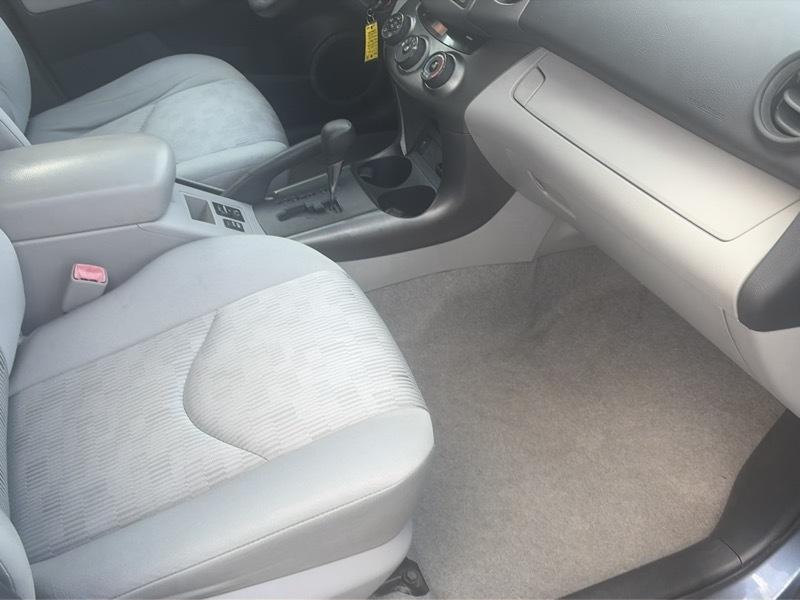Toyota RAV4 Base I4 4WD 2012