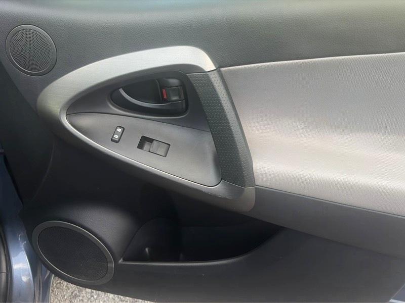 Toyota RAV4 Base I4 4WD 2012