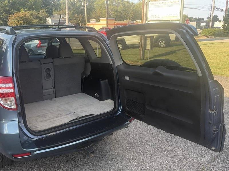 Toyota RAV4 Base I4 4WD 2012