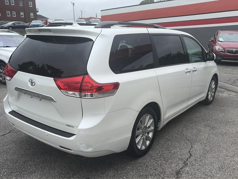 Toyota Sienna Limited 7-Passenger 2013