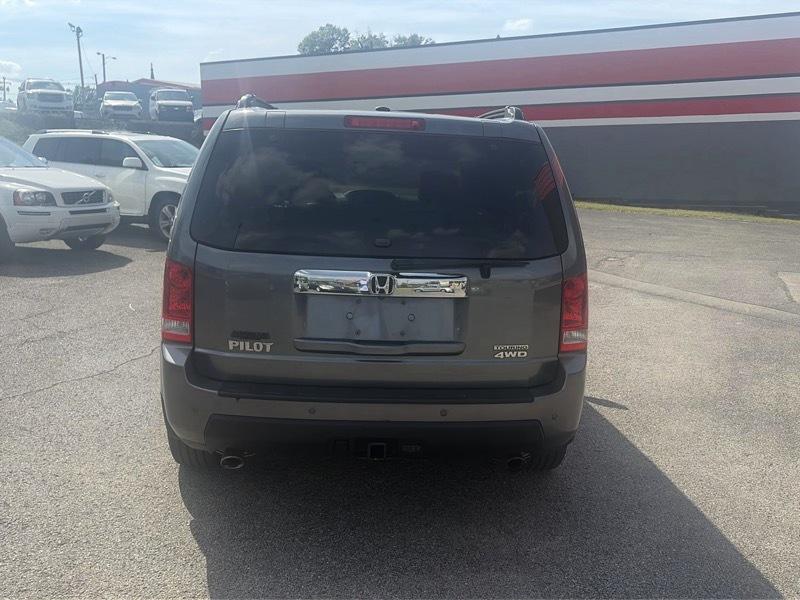 Honda Pilot Touring 4WD 5-Spd AT with DVD 2011