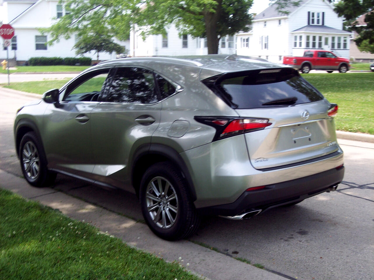 2015 Lexus NX 200t AWD photo 4