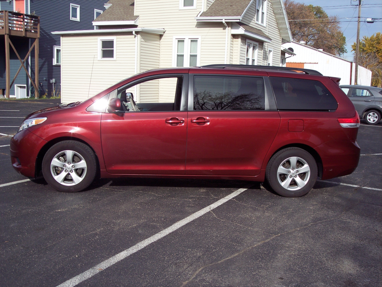 Toyota Sienna 5dr 7-Pass Van V6 LE FWD (Natl) 2013