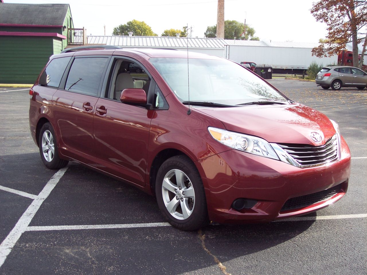 Toyota Sienna 5dr 7-Pass Van V6 LE FWD (Natl) 2013