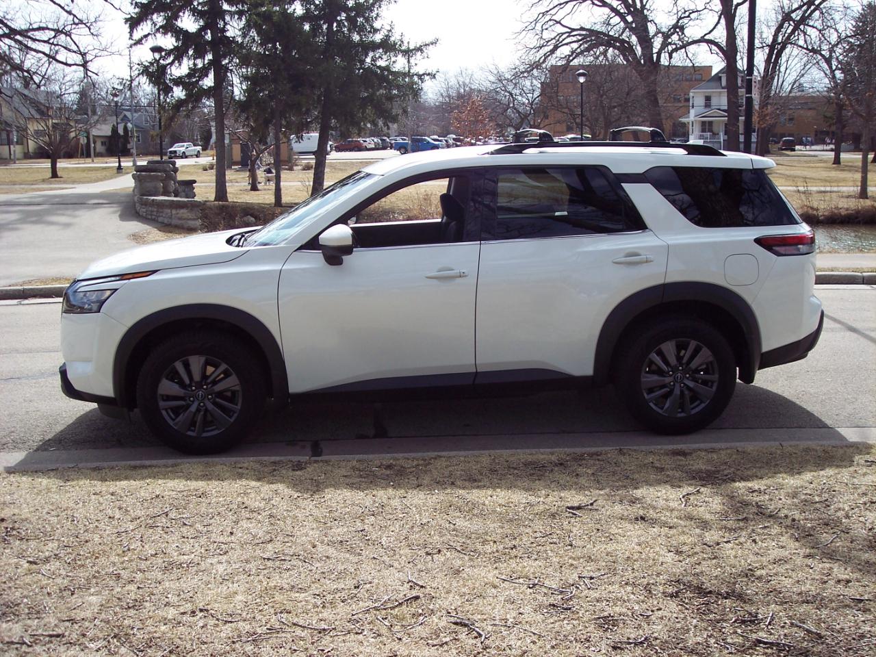 Nissan Pathfinder SV 4WD 2023