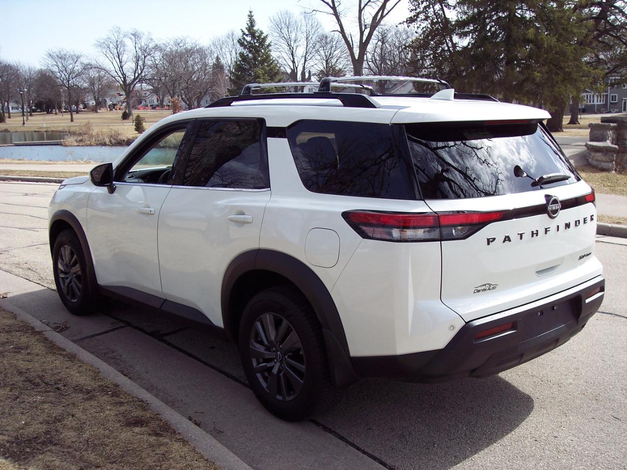 Nissan Pathfinder SV 4WD 2023