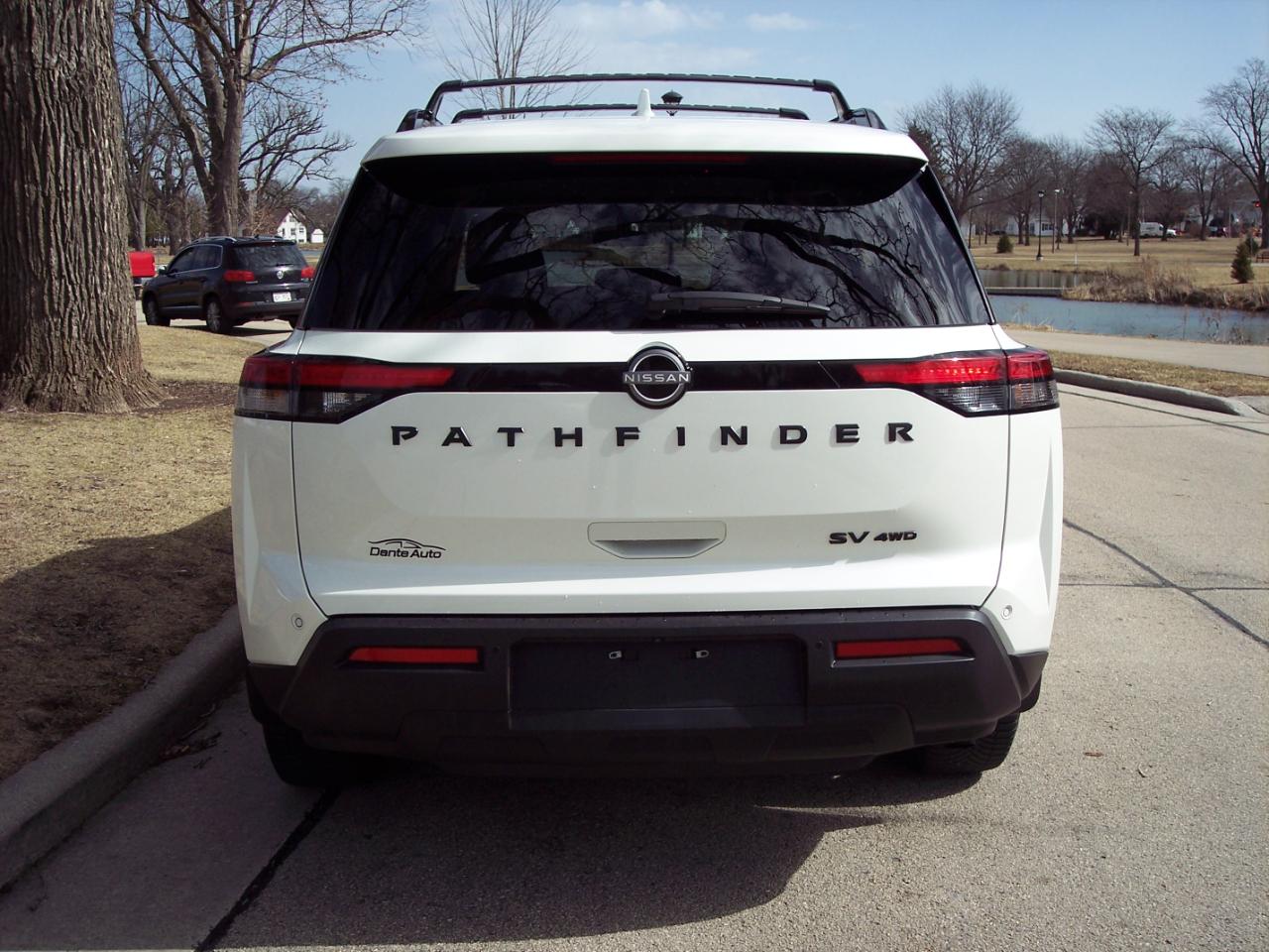 Nissan Pathfinder SV 4WD 2023