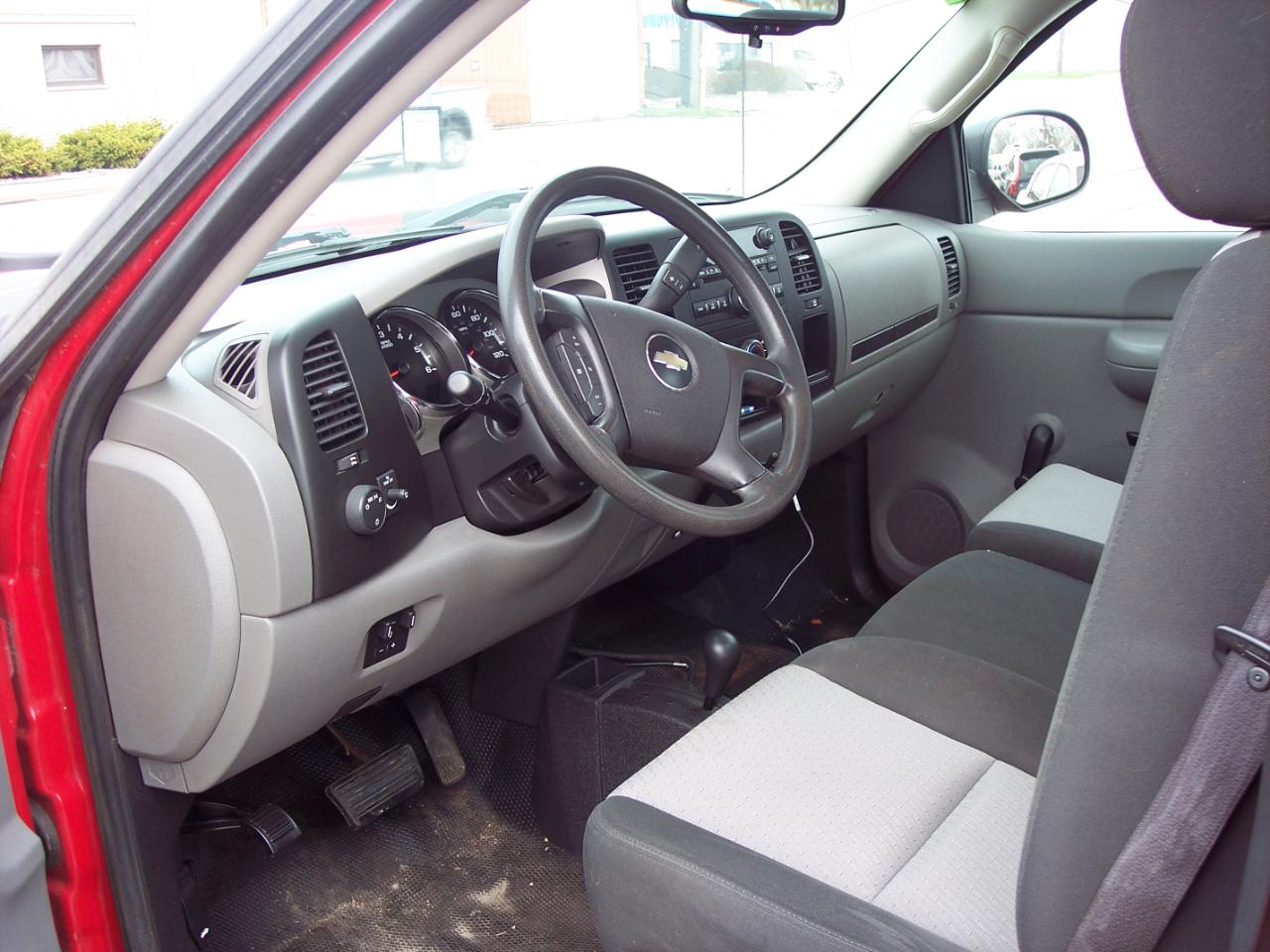 Chevrolet Silverado 3500HD 4WD Reg Cab 133" SRW Work Truck 2009