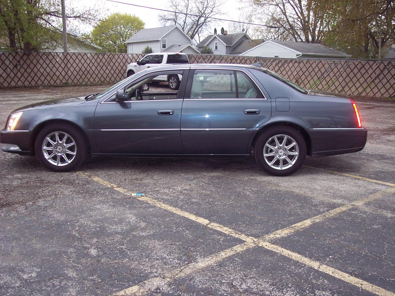 Cadillac DTS 4dr Sdn w/1SC 2010