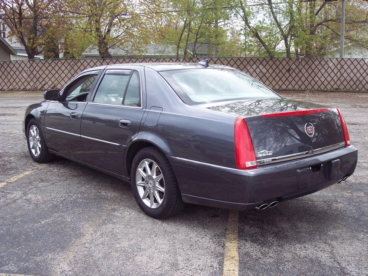 Cadillac DTS 4dr Sdn w/1SC 2010